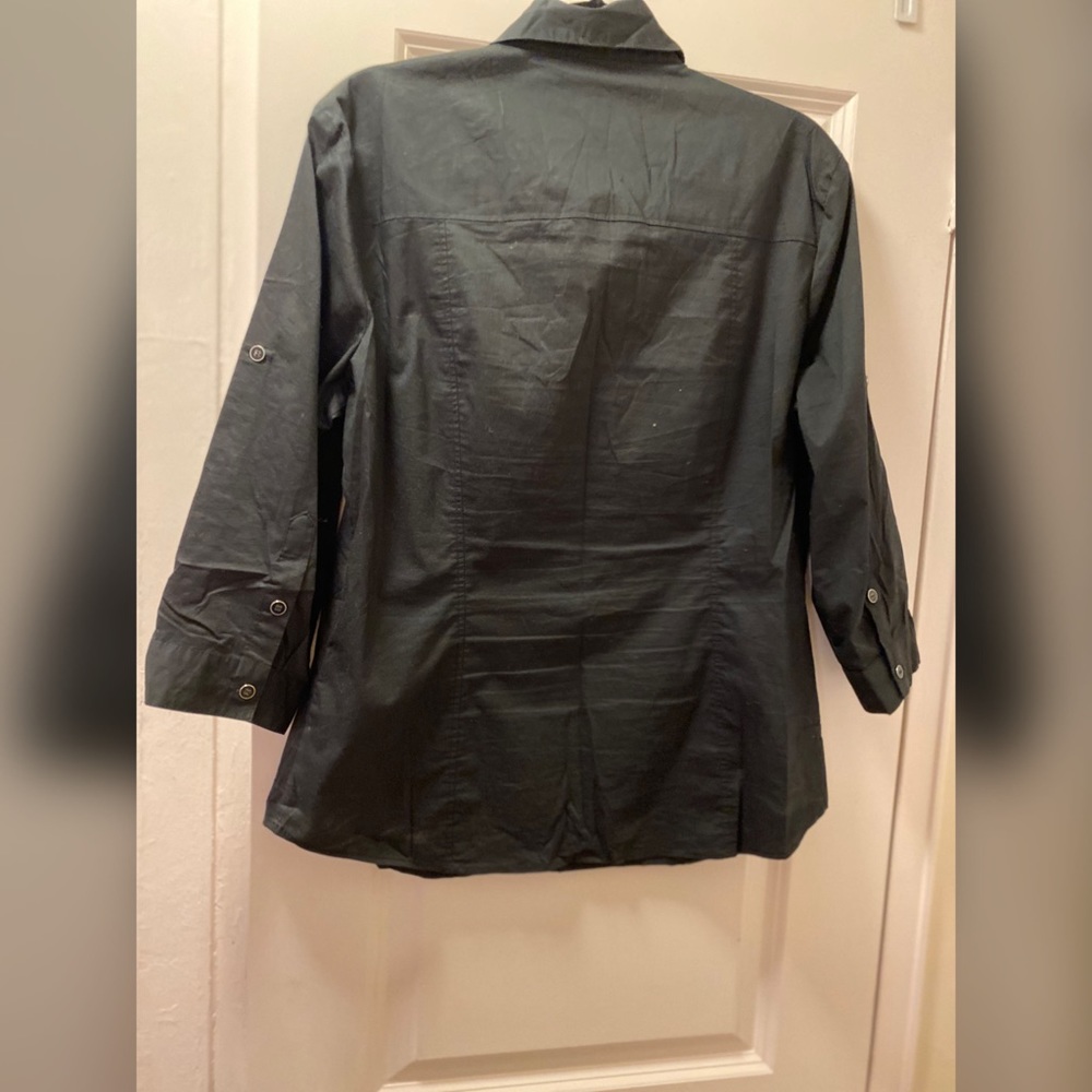V neck black button down - Picture 2 of 4